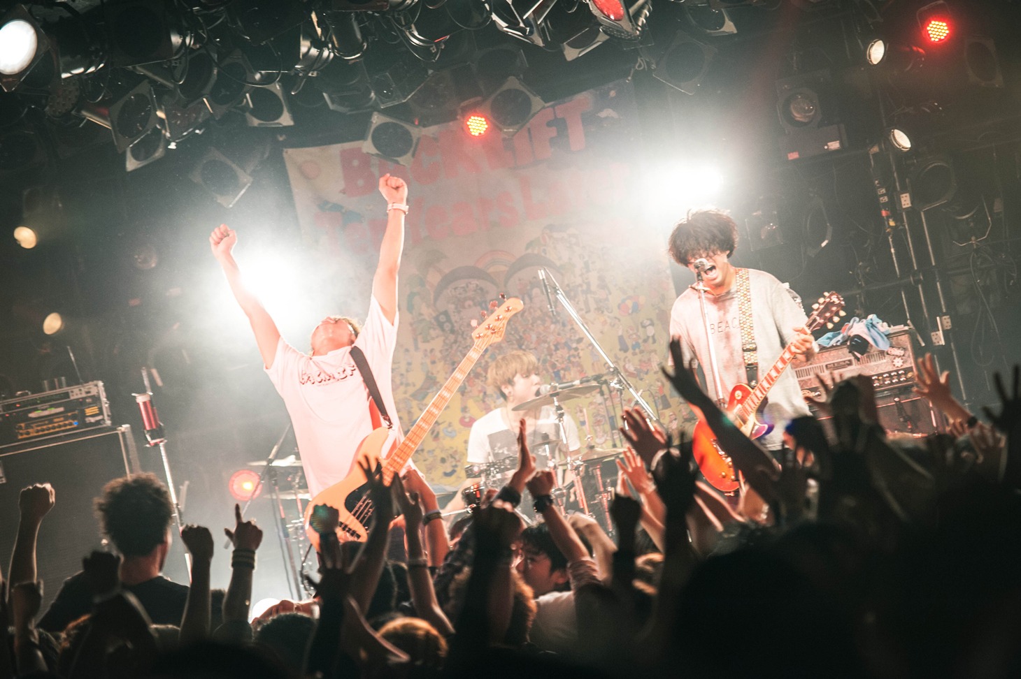 BACK LIFT「Ten Years Later TOUR 2014-2015」東京・渋谷CLUB QUATTRO公演の様子。（撮影：ヤオタケシ）