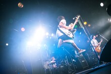 BACK LIFT「Ten Years Later TOUR 2014-2015」東京・渋谷CLUB QUATTRO公演の様子。（撮影：ヤオタケシ）