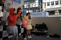 通過したアドトラックを見て喜ぶSilent Siren。