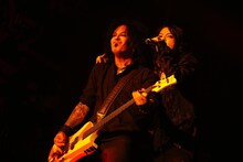 ニッキー・シックスとHYDE。（撮影：今元秀明、岡田貴之）