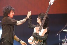 ニッキー・シックスとHYDE。（撮影：今元秀明、岡田貴之）