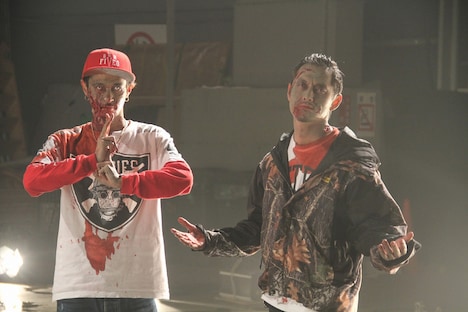 左から卍LINE、般若。