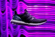 アディダスジャパンの最新ランニングシューズ「ultra boost」見本。