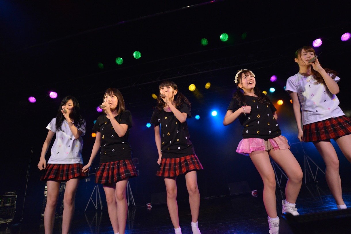夢みるアドレセンスに混ざって「キャンディちゃん」を披露する高木悠未。