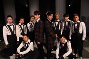 「MUSIC FAIR」出演時の東方神起とバックダンサー。 (c)フジテレビ