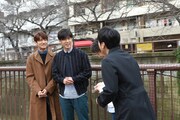 左からチャンミン、ユンホ、賀来千香子、安住紳一郎アナウンサー。(c)TBS