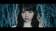 乃木坂46「命は美しい」PVのワンシーン。
