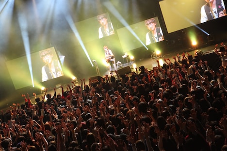 スガシカオ「Suga Shikao Hitori Sugar Tour 2015」ファイナル公演の様子。（撮影：中河原理英）