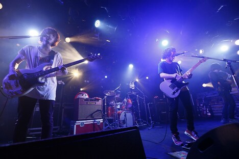 KANA-BOON「KANA-BOONのとぅるとぅるかむとぅるーTOUR 2015 ~クアトロだってばよ!編~」東京・渋谷CLUB QUATTRO公演の様子。(撮影:山川哲矢)