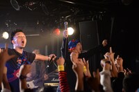 「ユルネバ～キミは一人じゃない～LIVE」東京・下北沢GARDEN公演の様子。