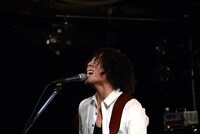 小林太郎「DOWNBEAT」発売記念インストアライブの様子。