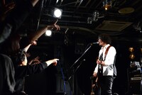 小林太郎「DOWNBEAT」発売記念インストアライブの様子。