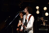 小林太郎「DOWNBEAT」発売記念インストアライブの様子。