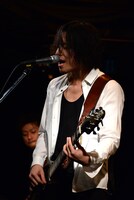 小林太郎「DOWNBEAT」発売記念インストアライブの様子。
