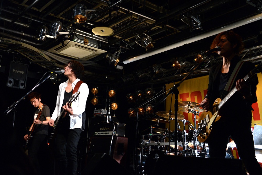 小林太郎「DOWNBEAT」発売記念インストアライブの様子。