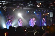 ゆるめるモ！によるライブの様子。