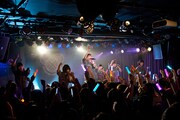 ゆるめるモ！によるライブの様子。