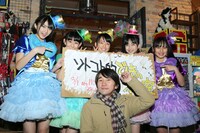 たこやきレインボーと「ソトコト」の指出一正編集長。