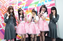 松村沙友理と中田花奈、paletの君島光輝、武田紗季、井草里桜菜。