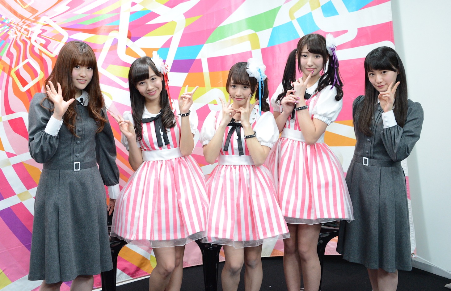 松村沙友理と中田花奈、paletの君島光輝、武田紗季、井草里桜菜。