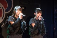 左から仲野珠梨、朝倉みずほ。