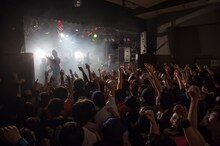 BELLRING少女ハートによるライブの様子。