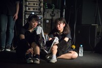 左から宇佐美萌、カイ。