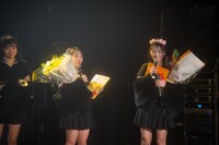 最後の言葉を述べる美月柚香、仲野珠梨。