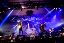 ROTTENGRAFFTY「ポルノ超特急2014」の模様。