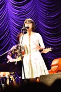 つじあやの「つじあやのTOUR2015 "rendezvous" vol.4」東京・東京キネマ倶楽部の様子。