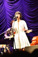 つじあやの「つじあやのTOUR2015 "rendezvous" vol.4」東京・東京キネマ倶楽部の様子。