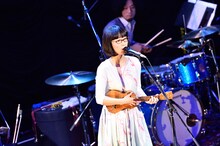 つじあやの「つじあやのTOUR2015 "rendezvous" vol.4」東京・東京キネマ倶楽部の様子。
