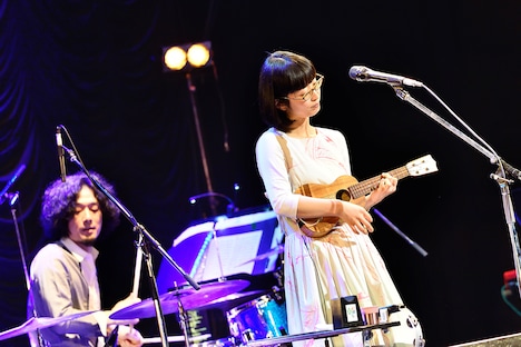 つじあやの「つじあやのTOUR2015 "rendezvous" vol.4」東京・東京キネマ倶楽部の様子。