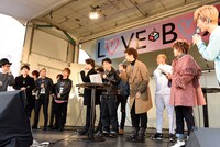 ニコニコ生放送ブースの様子。