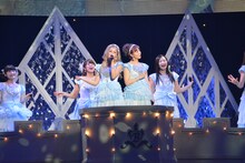 Berryz工房によるラストコンサートの様子。