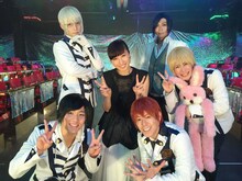 アルスマグナと共演したGILLE（中央）。