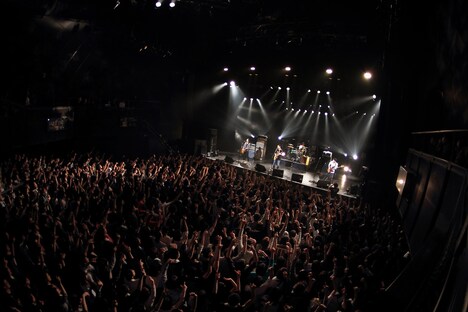 FoZZtone「『Return to Earth』TOUR」東京・赤坂BLITZ公演の様子。（撮影：オオタシンイチロウ［scene16works］）
