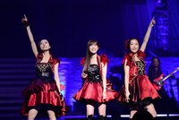 Kalafina「LIVE THE BEST 2015 」の様子（写真は1月10日公演のもの）。