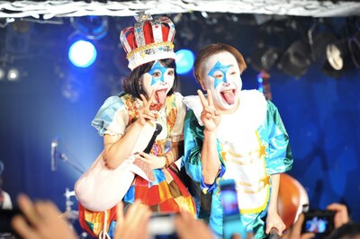 チャラン・ポ・ランタンのももとニューロティカのATSUSHI。