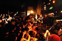 F.I.B「Fill in the blanks TOUR」京都・KYOTO MUSE公演の様子。（撮影：瀧本 "JON…" 行秀）