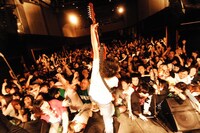 F.I.B「Fill in the blanks TOUR」京都・KYOTO MUSE公演の様子。（撮影：瀧本 "JON…" 行秀）