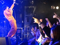 昨日3月5日に行われた「two strike to(2) night ～2015開幕版～」東京・渋谷CLUB QUATTRO公演の様子。
