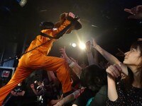 昨日3月5日に行われた「two strike to(2) night ～2015開幕版～」東京・渋谷CLUB QUATTRO公演の様子。