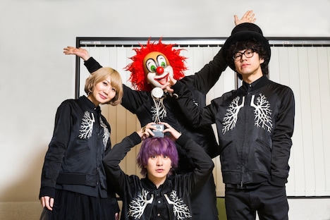 「BEST ARTIST」に選ばれたSEKAI NO OWARI。
