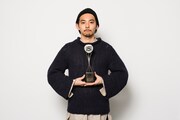 「BEST DIRECTOR」を受賞した鎌谷聡次郎。