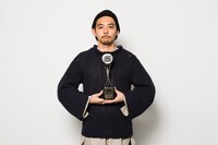 「BEST DIRECTOR」を受賞した鎌谷聡次郎。