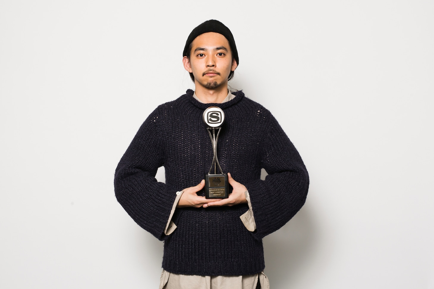 「BEST DIRECTOR」を受賞した鎌谷聡次郎。