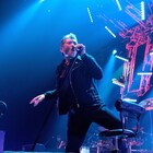 吉川晃司、骨折でシンバル蹴られず