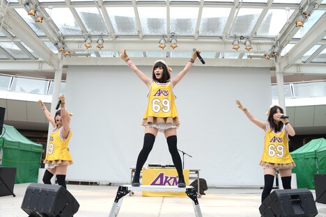 あゆみくりかまき「AKM(あくま)で冬眠しません!~『鮭鮭鮭』リリース記念mini LIVE TOUR~@ラゾーナ川崎プラザ」の様子。