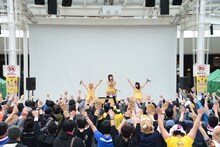 あゆみくりかまき「AKM（あくま）で冬眠しません！～『鮭鮭鮭』リリース記念mini LIVE TOUR～＠ラゾーナ川崎プラザ」の様子。